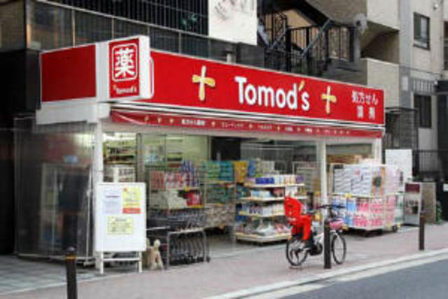 ドラックストア　トモズ麻布十番店（ドラッグストア）まで577m