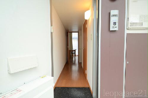 玄関　実際のお部屋と異なる場合がございます。