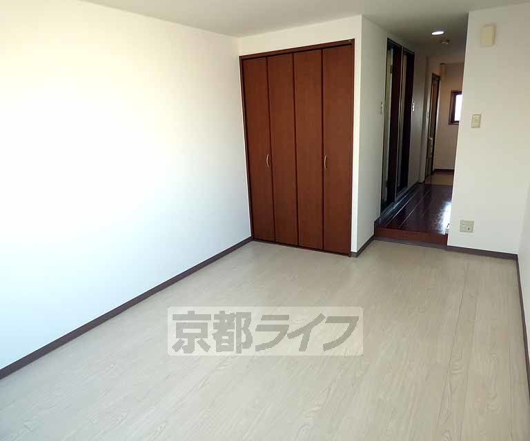 居室・リビング　落ち着いた雰囲気のお部屋です