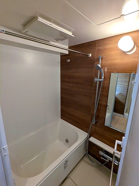 バス・シャワールーム　※別部屋の参考写真です。