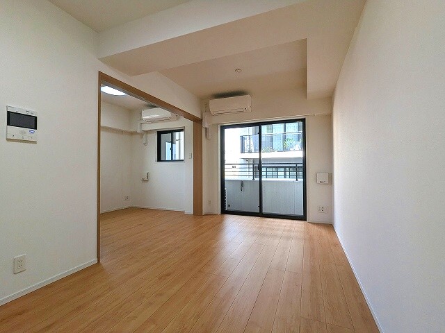 居室・リビング　※別部屋の参考写真です。