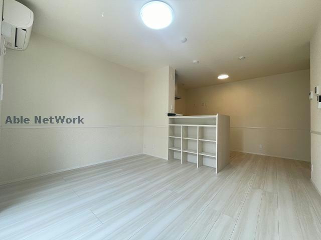 居室・リビング　※同物件別部屋