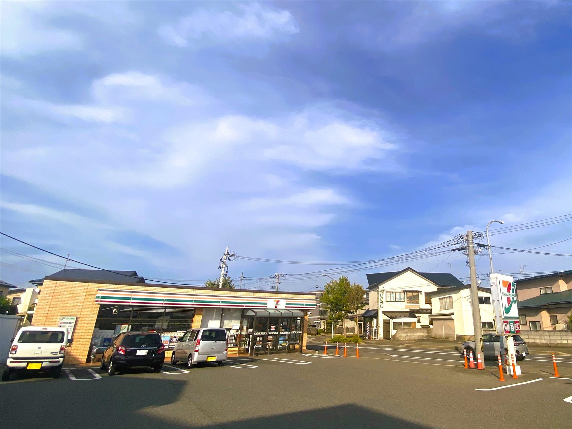 コンビニ　セブンイレブン秋田牛島東3丁目店（コンビニ）まで500m