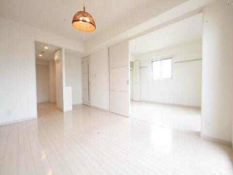 居室・リビング　室内