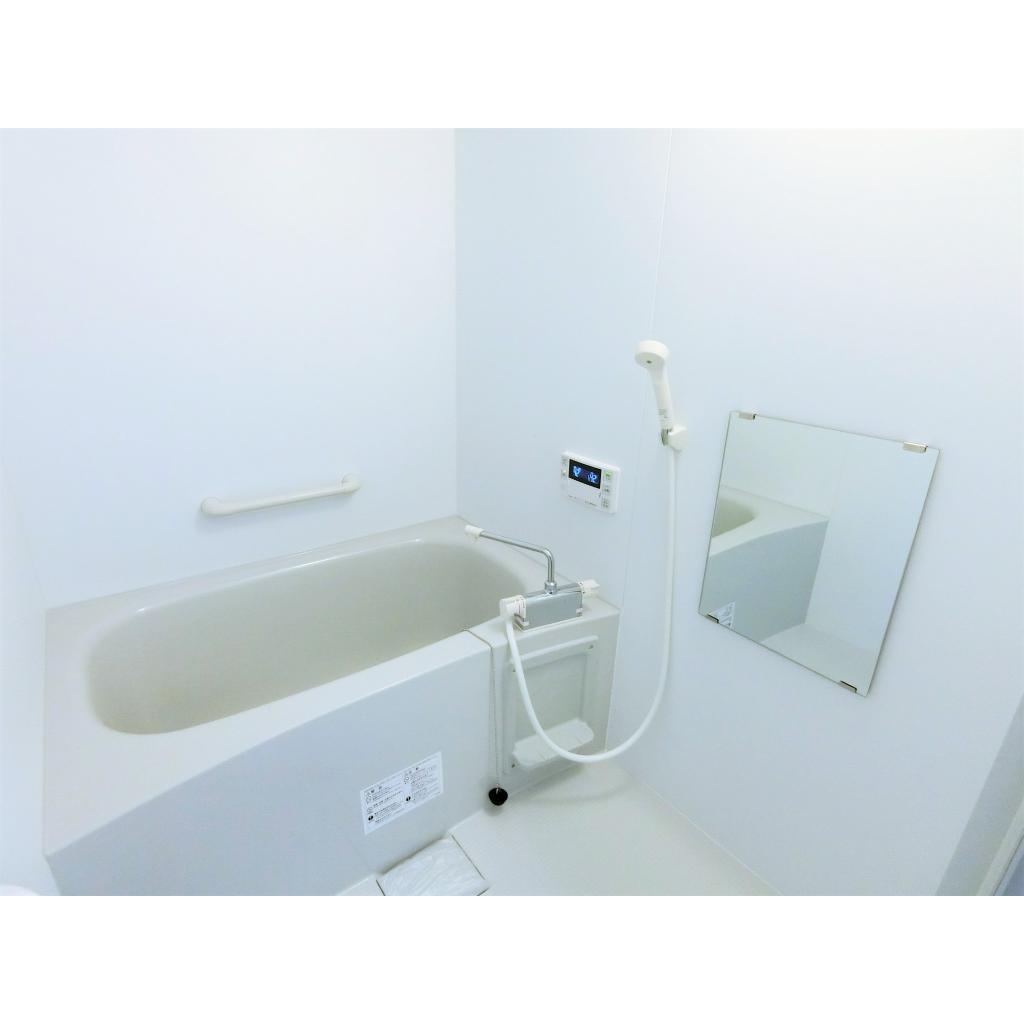 バス・シャワールーム　コンパクトで使いやすいお風呂です