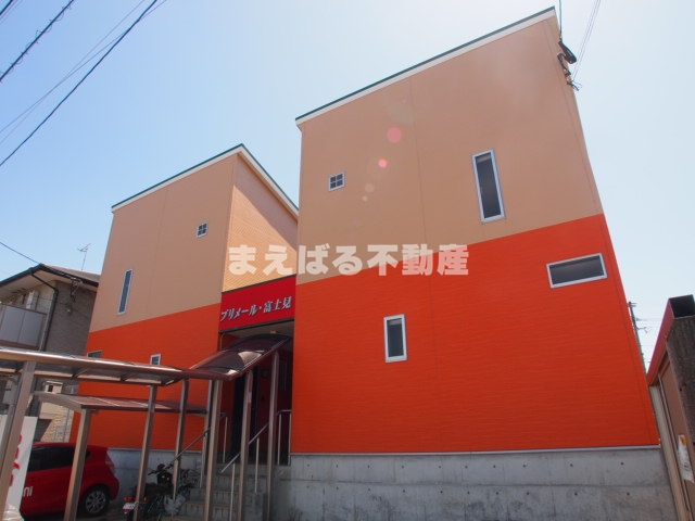 建物外観　住宅街に立地