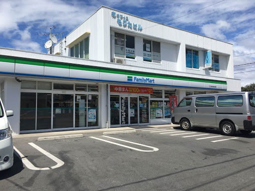 コンビニ　ファミリーマート（コンビニ）まで683m