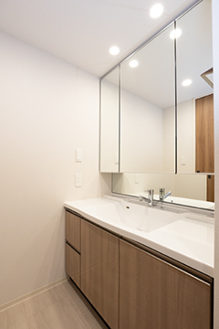 洗面設備　※写真は同タイプ住戸です。