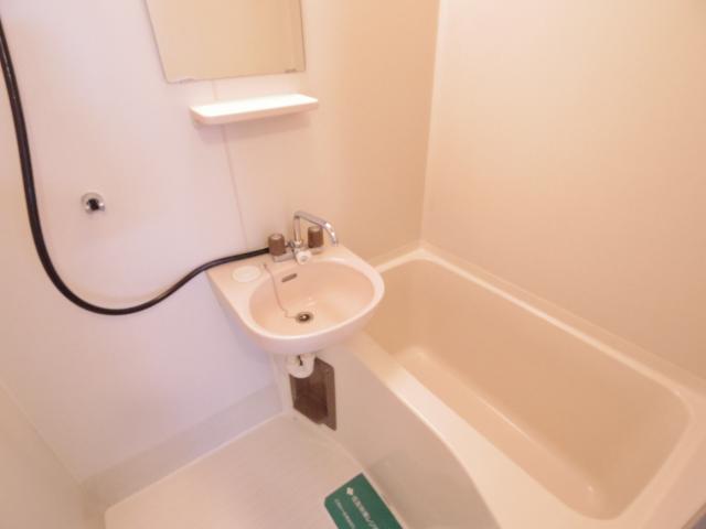 バス・シャワールーム　お風呂で日々の疲れを落としましょう