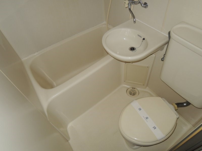 バス・シャワールーム　お掃除のしやすい3点ユニット