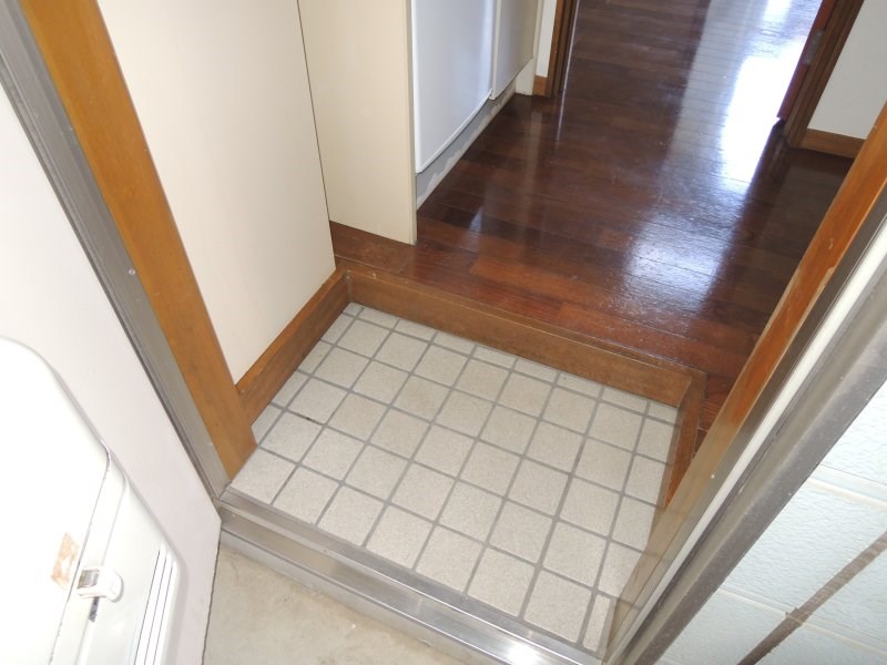 玄関　玄関から室内へ