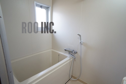 バス・シャワールーム　写真は反転のお部屋です