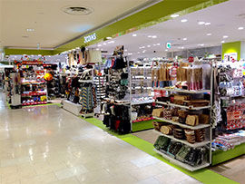 スーパー　セリア ポンテポルタ千住店（スーパー）まで202m