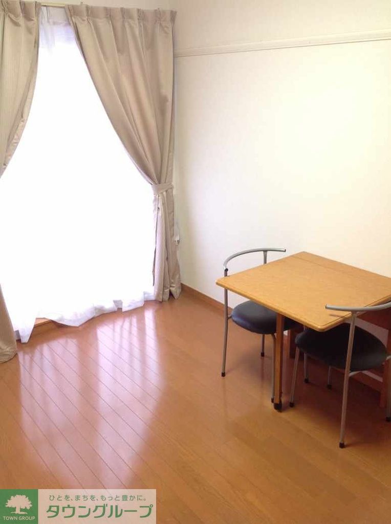 居室・リビング　現状優先　1階フローリング・2階絨毯