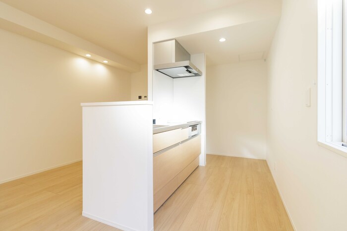 キッチン　対面システムキッチン(３口ビルトインIHヒーター）