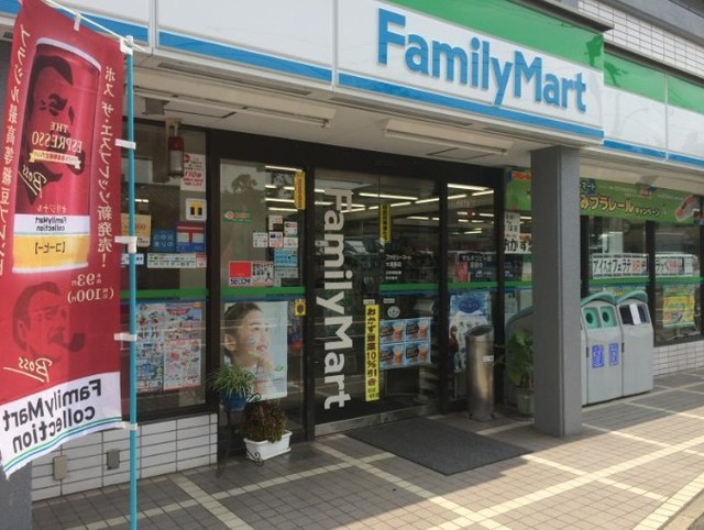 コンビニ　ファミリーマート大森南店（コンビニ）まで719m