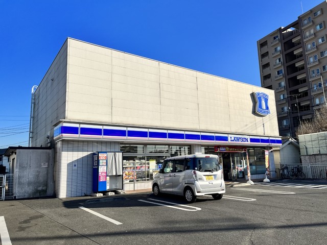 コンビニ　ローソン　稲城鶴川街道店（コンビニ）まで577m