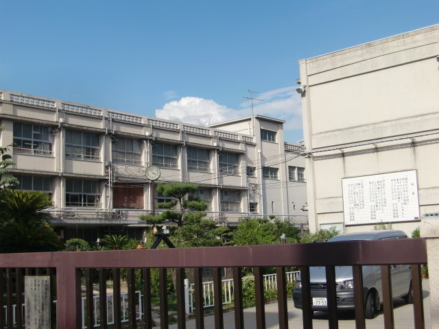 中学校　十三中学校（中学校）まで500m