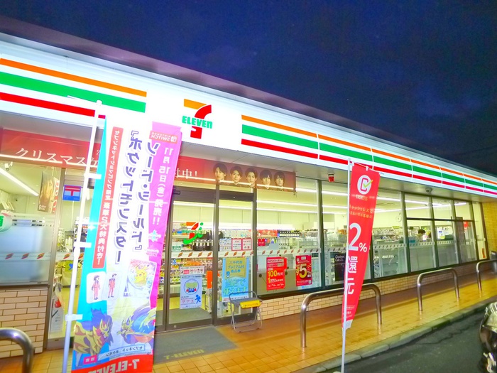 コンビニ　セブンイレブン（コンビニ）まで568m