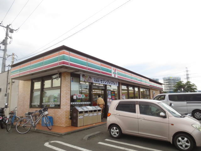 コンビニ　セブン‐イレブン 伊勢原西富岡店（コンビニ）まで884m