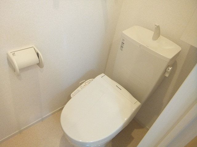 トイレ　快適なウォシュレット付き