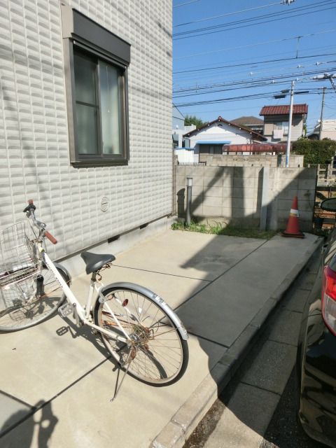 駐車場　敷地内の駐輪スペースです。