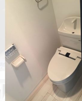 トイレ　温水洗浄便座搭載(別室参考写真)