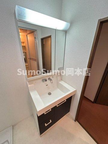 洗面設備　コンパクトで使いやすい洗面所