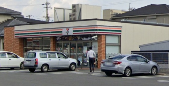 コンビニ　セブンイレブン四日市京町店（コンビニ）まで525m