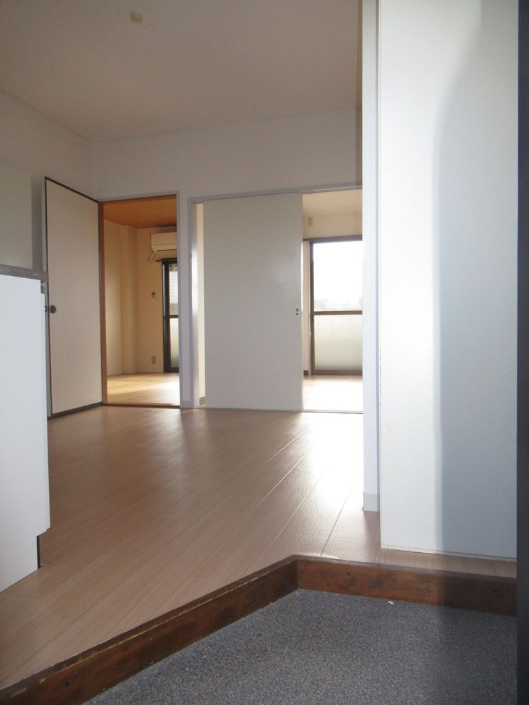 玄関　玄関からDK(別部屋参考写真)