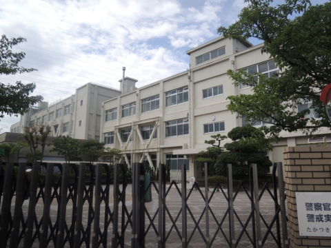 小学校　高槻市立五領小学校（小学校）まで142m
