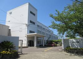 中学校　高槻市立五領中学校（中学校）まで807m