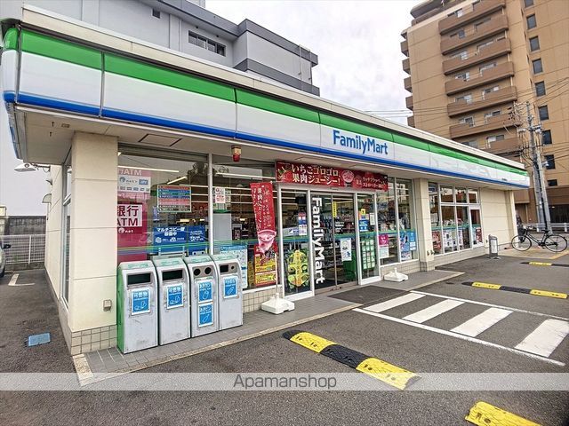 コンビニ　ファミリーマート（コンビニ）まで334m