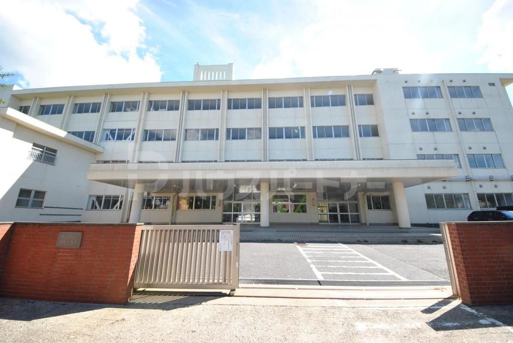小学校　我孫子市立根戸小学校（小学校）まで1130m