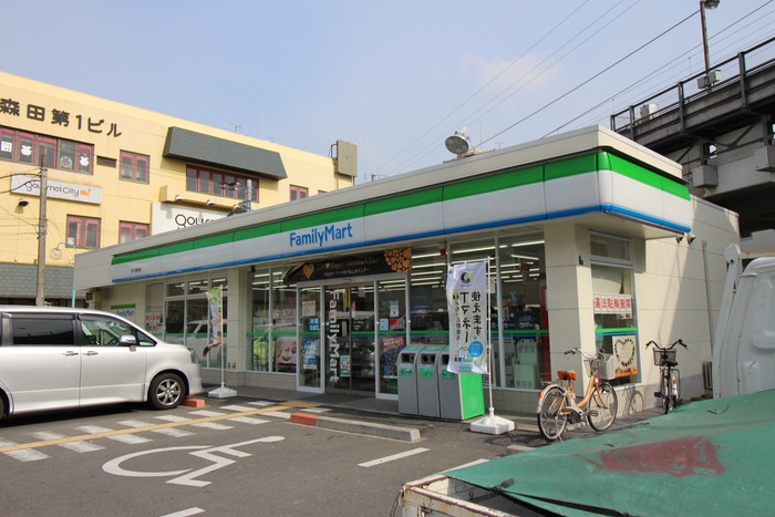 コンビニ　ファミリーマート（コンビニ）まで1112m