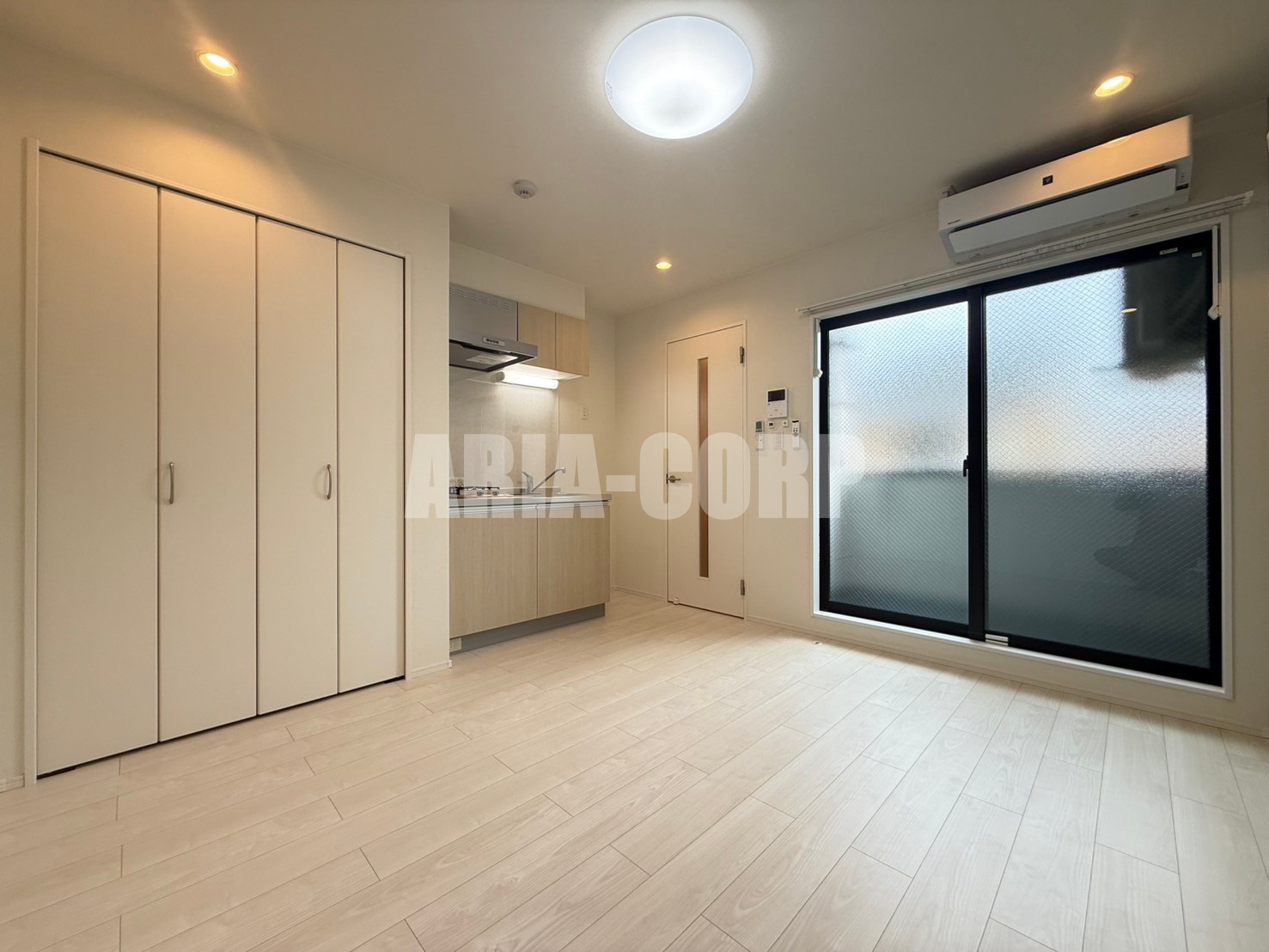 居室・リビング　白を基調とした統一感あるお部屋です！
