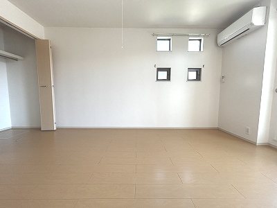 ＪＲ信越本線 安茂里駅 徒歩25分 2階建 築15年の居間写真