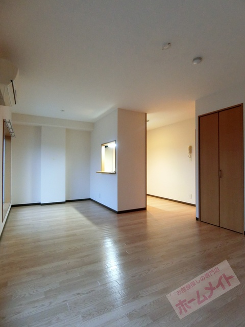 エルロード住吉7号館の居間写真