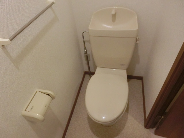 神戸電鉄粟生線 小野駅 徒歩25分 2階建 築25年のトイレ写真