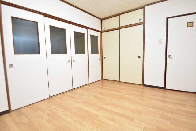 山手町石井マンションの居間写真