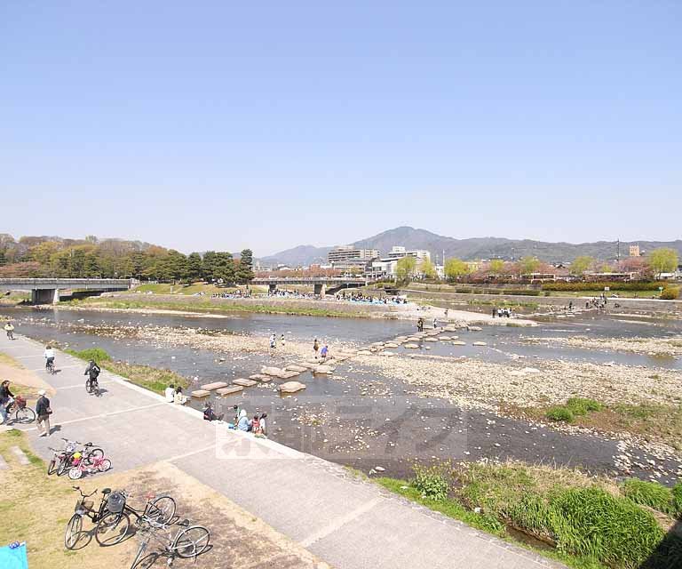 【京都市北区上賀茂菖蒲園町のマンションの公園】