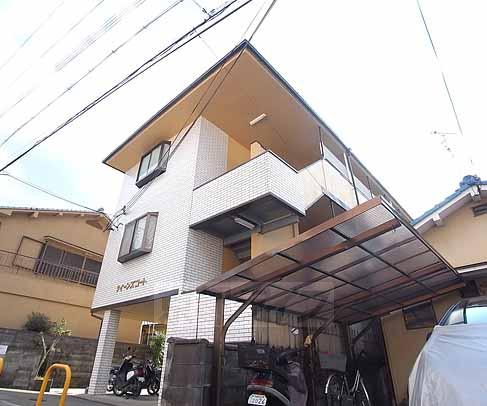 京都市山科区椥辻中在家町のマンションの建物外観