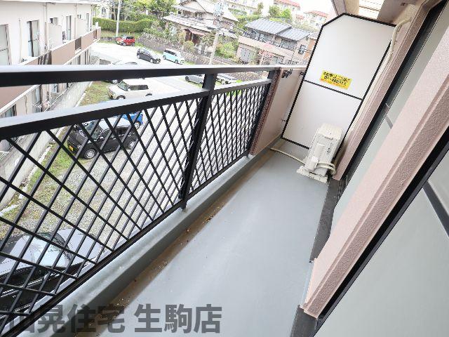 バルコニー　暖かな日差しのふりそそぐバルコニー