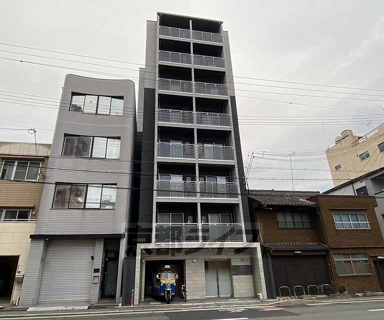 京都市中京区聚楽廻南町のマンションの建物外観