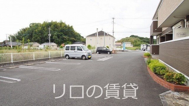 【鞍手郡小竹町大字勝野のアパートの駐車場】