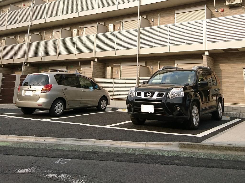 【川口市八幡木のマンションの駐車場】