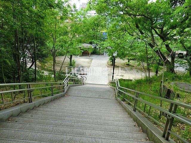 【千葉市中央区亀岡町のアパートの公園】