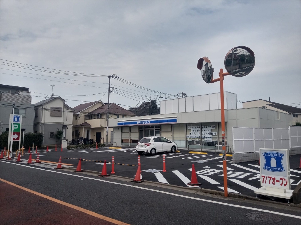 【世田谷区上北沢のマンションのコンビニ】