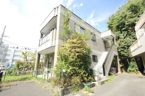 横浜市港北区岸根町のマンションの建物外観