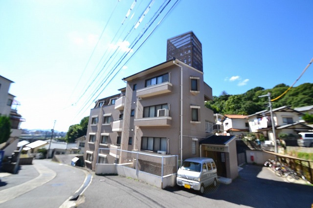 広島市西区山手町のマンションの建物外観